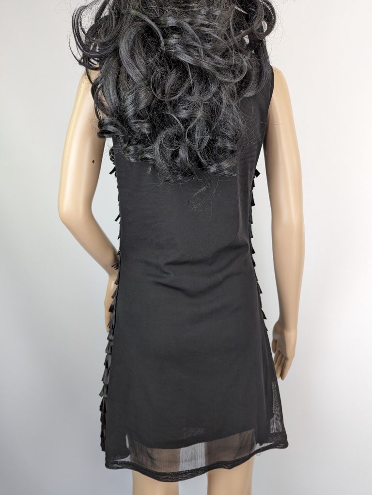 Mała czarna krótka sukienka bez rękawów zdobiona koralikami Beauty S M