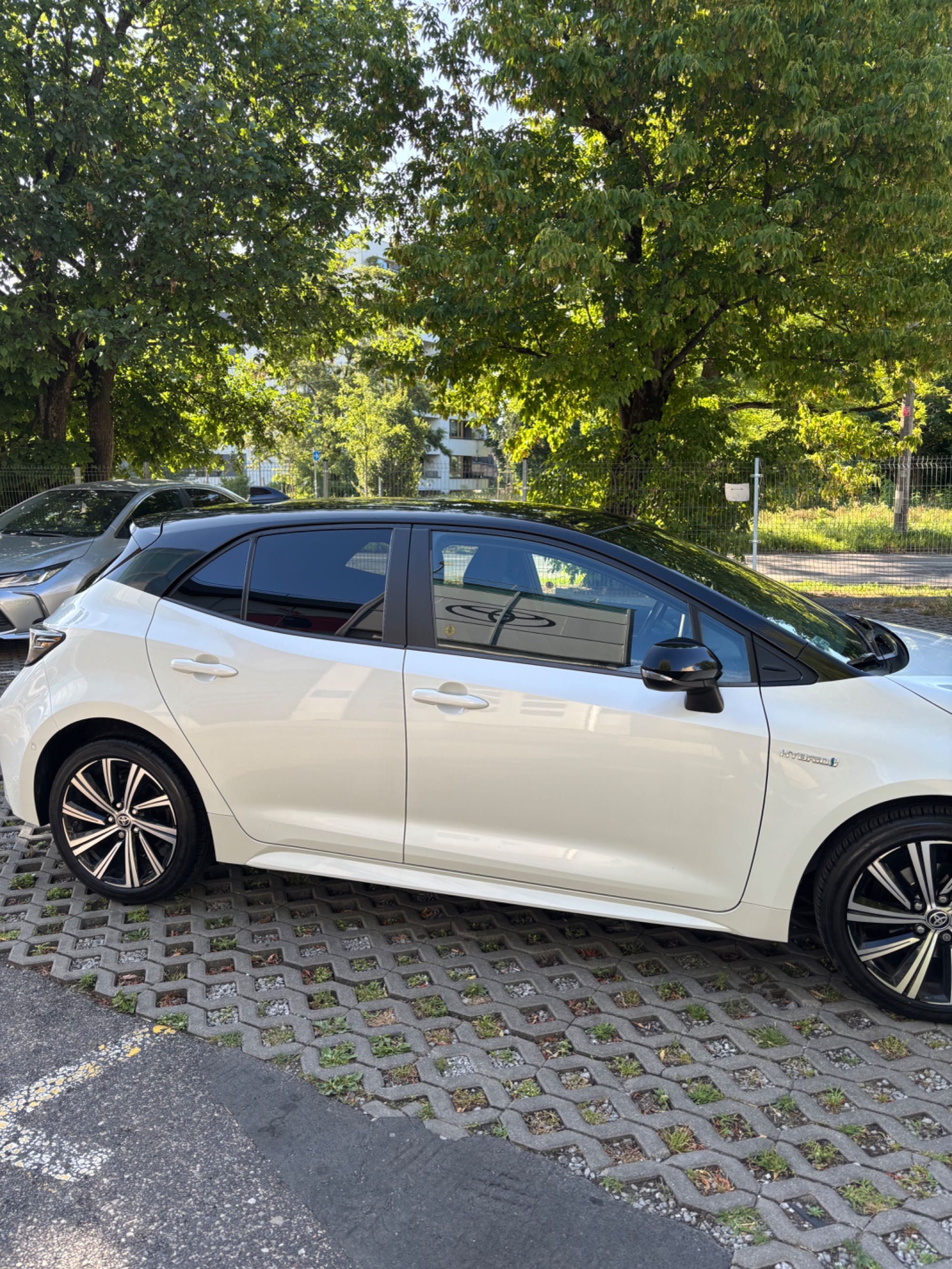 Toyota Corolla 1.8 Hybryda salon Polska serwis