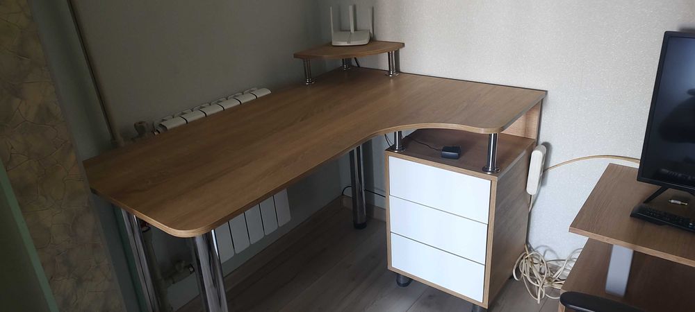 Стол компьютерный