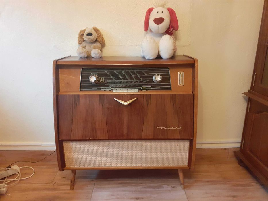 Móvel rádio e gira-discos Tonfunk Stradella