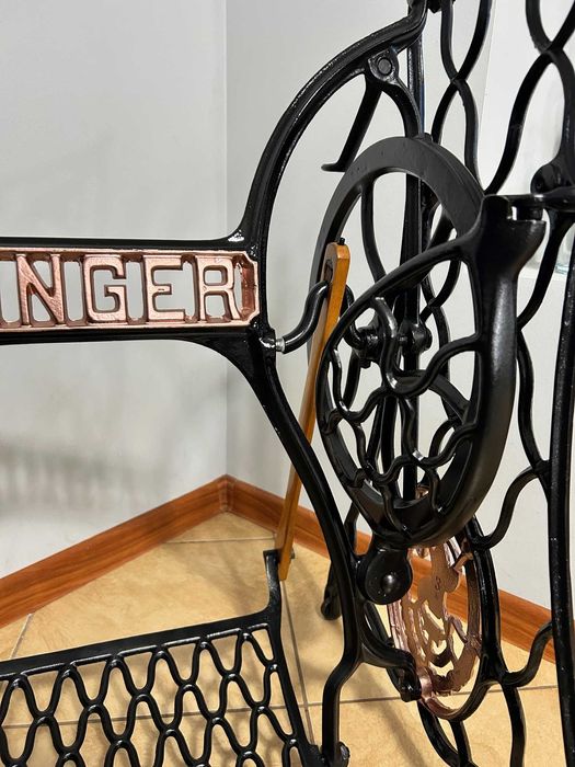 Podstawa - nogi maszyny do szycia SINGER