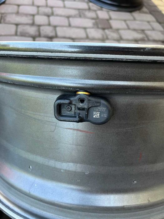 Oryginalne alufelgi Toyota 5x114,3 18 CZUJNIKI RAV 4 C-HR AVENSIS