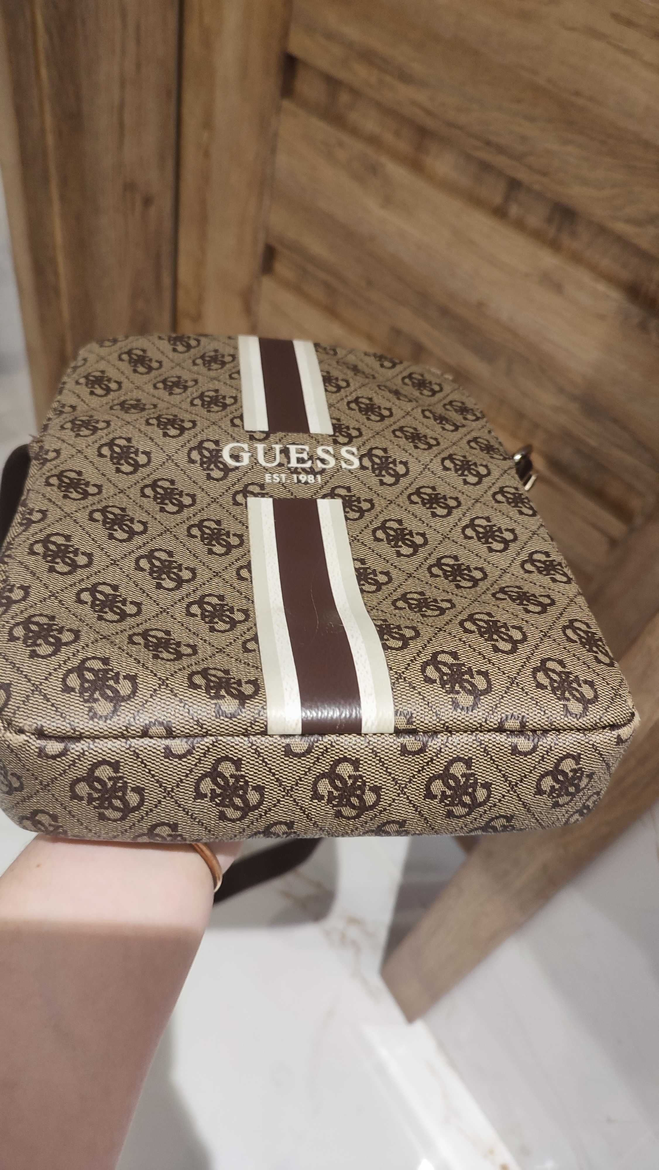 GUESS torebka listonoszka damska unisex pojemna