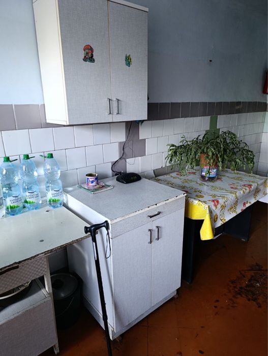 Здам кімнату в гуртожитку, Інститутська