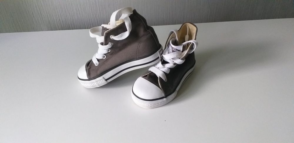 Кросівки, кеди, сандалі - adidas, clarks