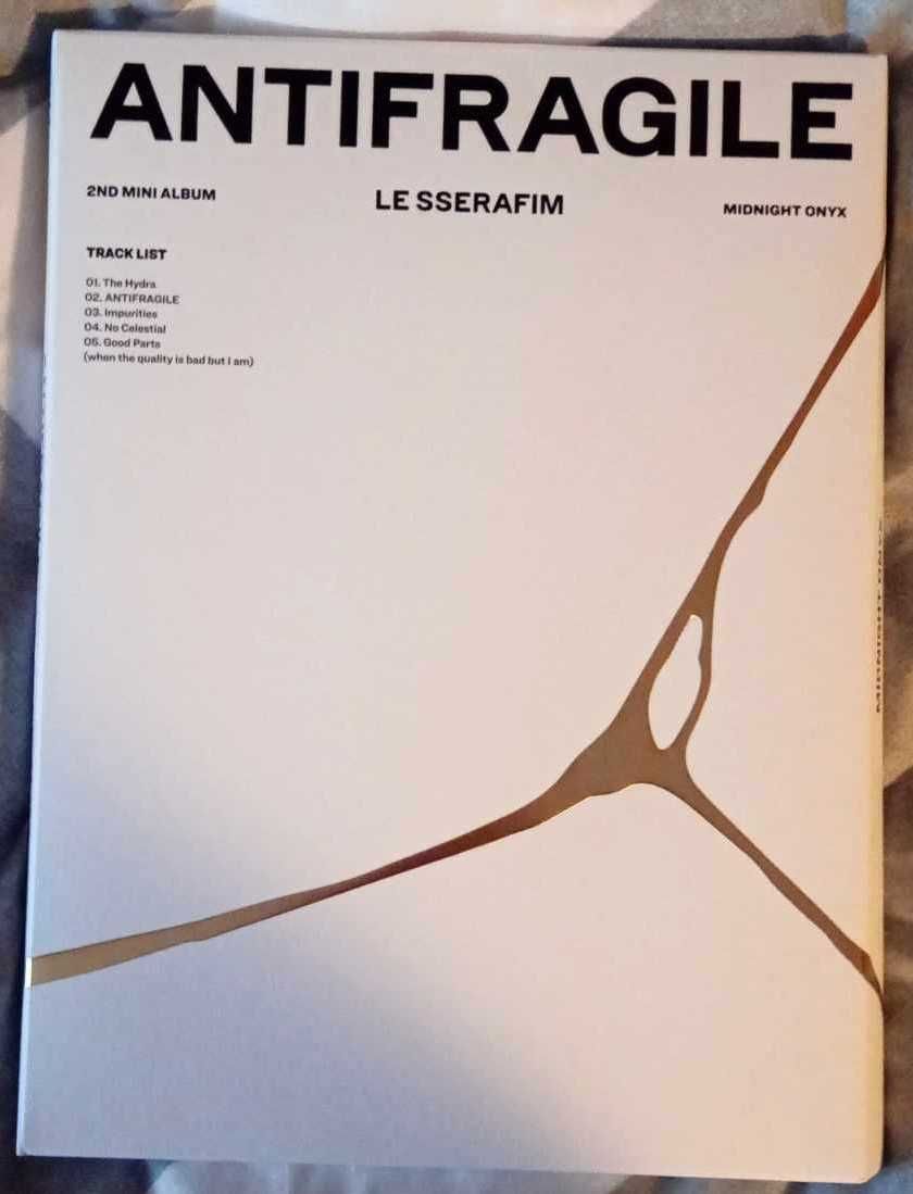 Album K-Pop Le Sserafim Antifragile