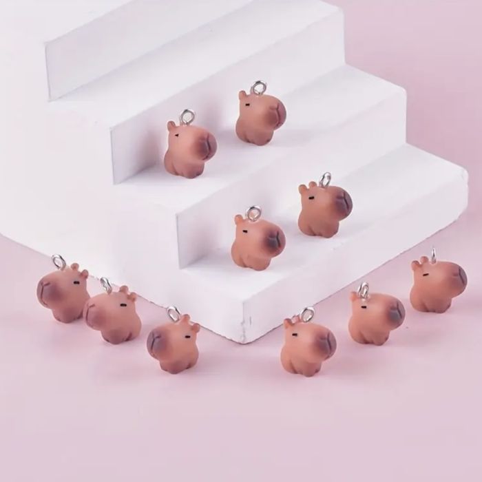 Капібара в асортименті: підвіси на телефон, фігурки адвент календаря