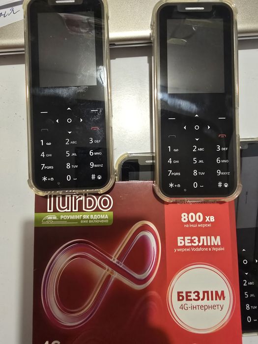 телефон на 4 симки (4sim)+пакет в подарок  Украина