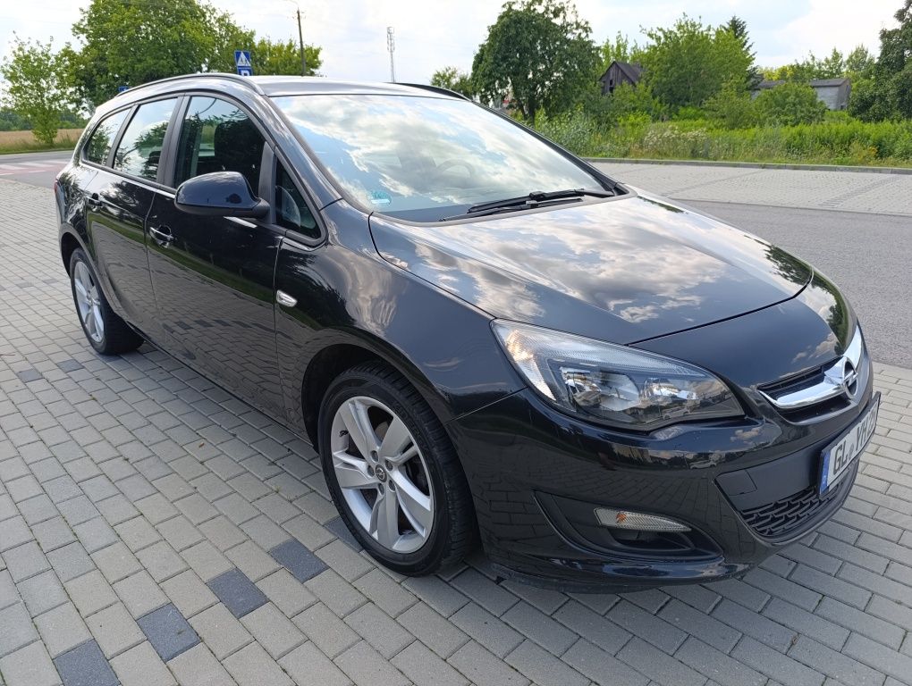 Astra J z Niemiec 1.6 16 V bezwypadkowa i serwisowana wzorowy stan
