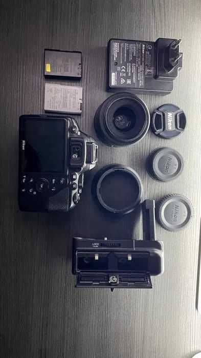 Продається комплект Nikon D3500, 2 об’єктиви 35mm f/1.8G та 18–55mm VR