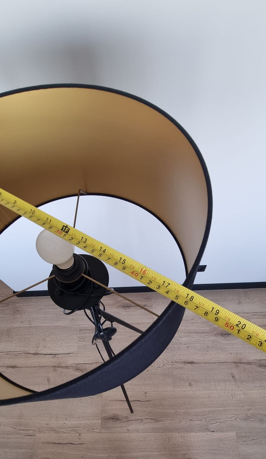 Lampa podłogowa czarna