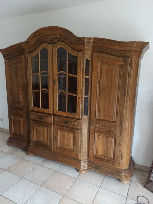 Piękna witryna dębowa,