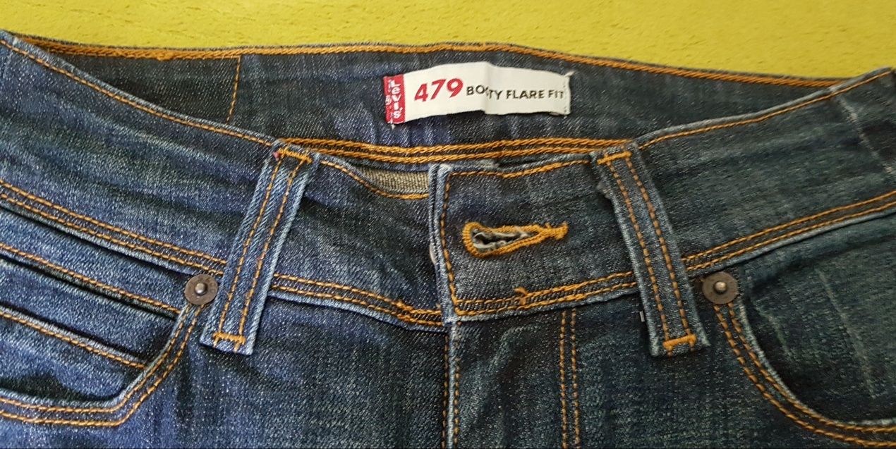 Levis 479 BOOTY FLARE FIT 26x32