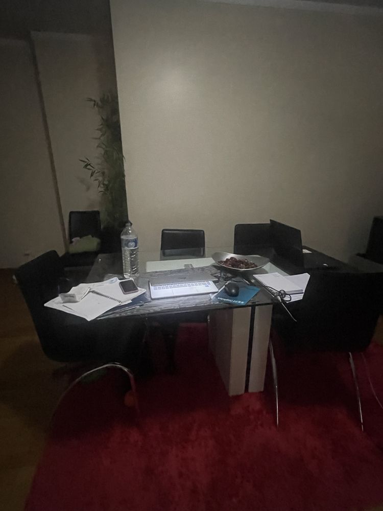 Aparador mais mesa com tampo em vidro e 6 cadeiras