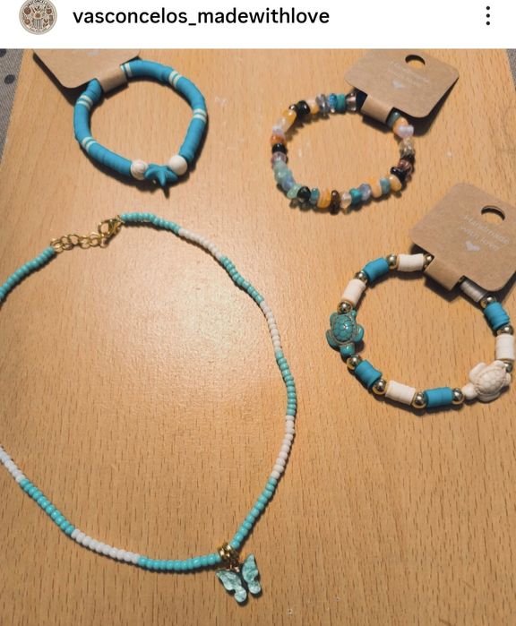 Fios e pulseiras feitos a mão