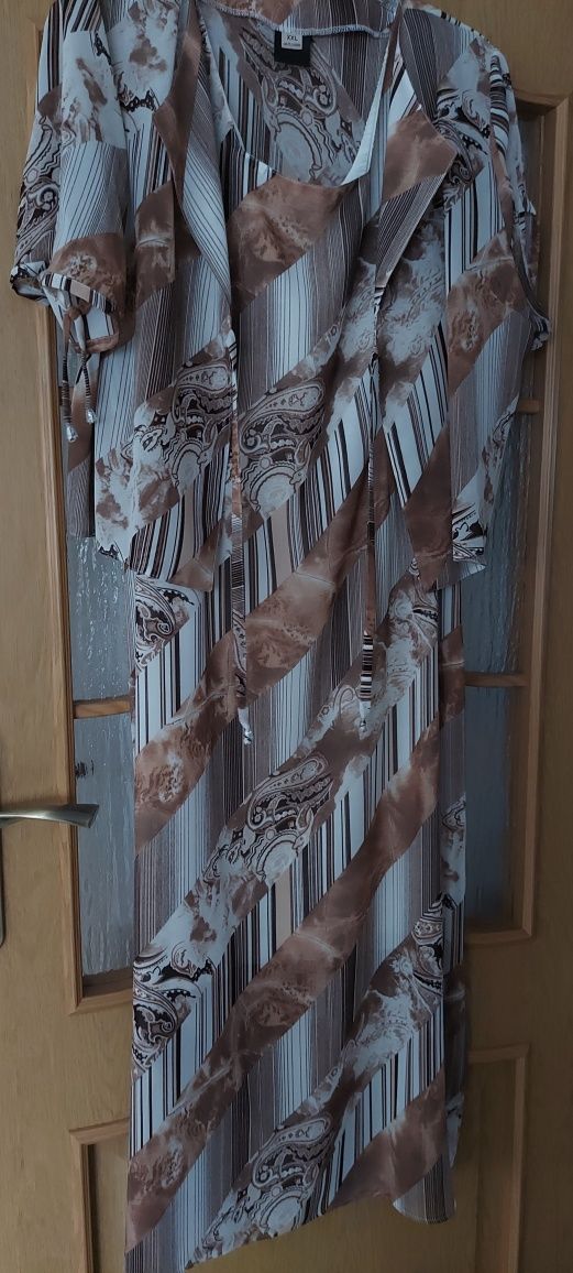Sukienka na grubych ramiączkach elegancka na podszewce z żakietem