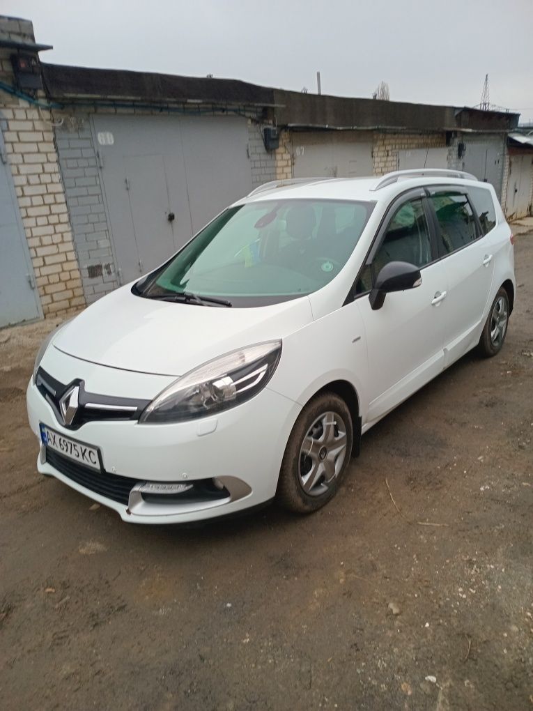 Продам АВТОМОБИЛЬ РеноГран Ценик.