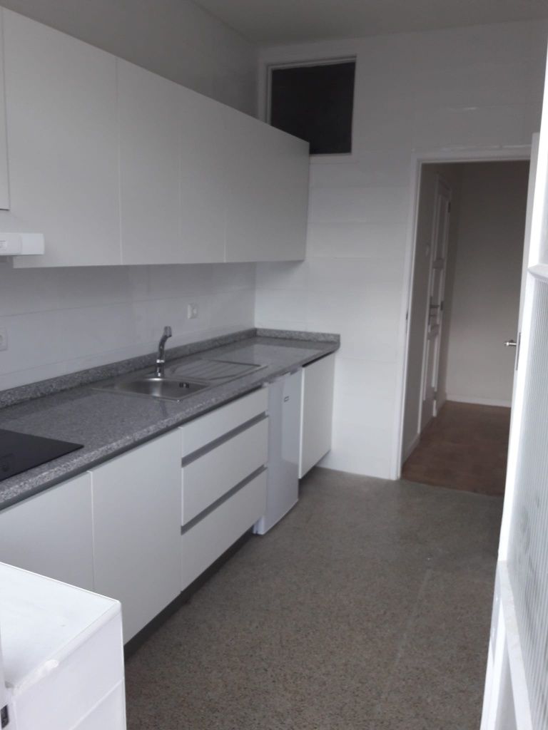 Arrenda T1  junto ao Hotel Axis