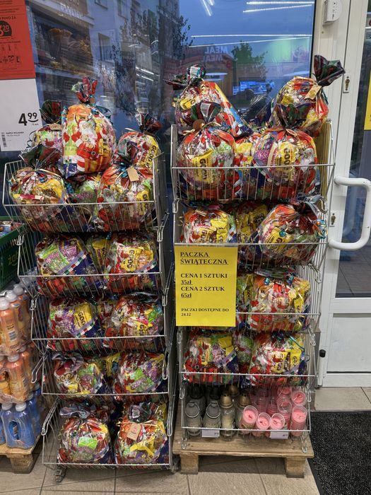 Paczka świąteczna ze słodyczami