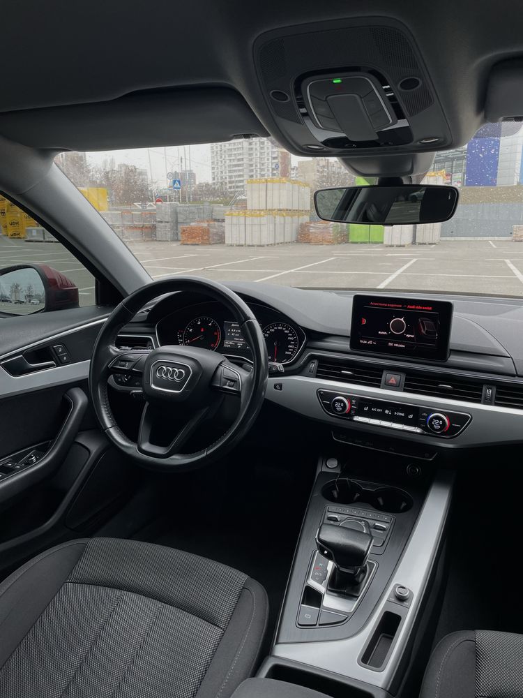Ідеальна Audi A4 2017 рік Ауди А4
