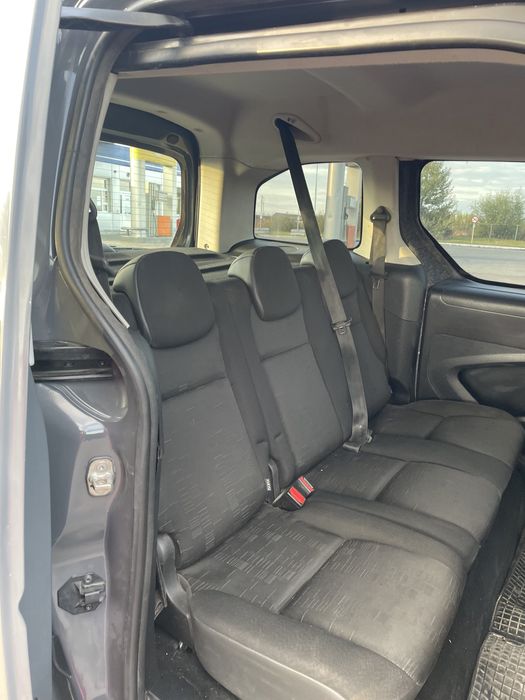 ч Peugeot Partner 2017 року випуску пасажир