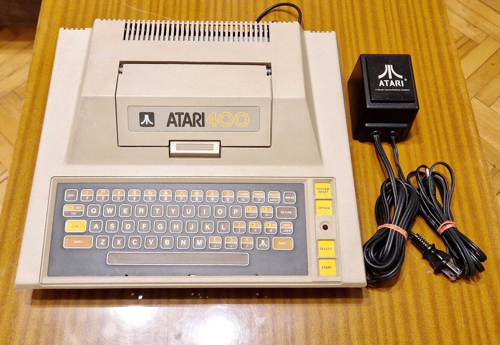 ATARI 400 - pierwszy komputer Atari !!! - totalny zabytek sprawny !!!