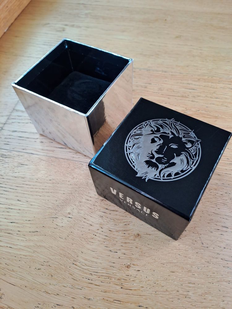 Pudełko pudełeczko box case na zegarek versace versus srebrne czarne