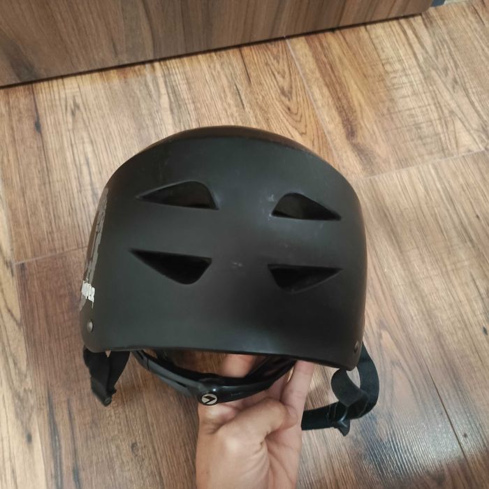 Dwa kaski rowerowe r.S/M 55-58cm