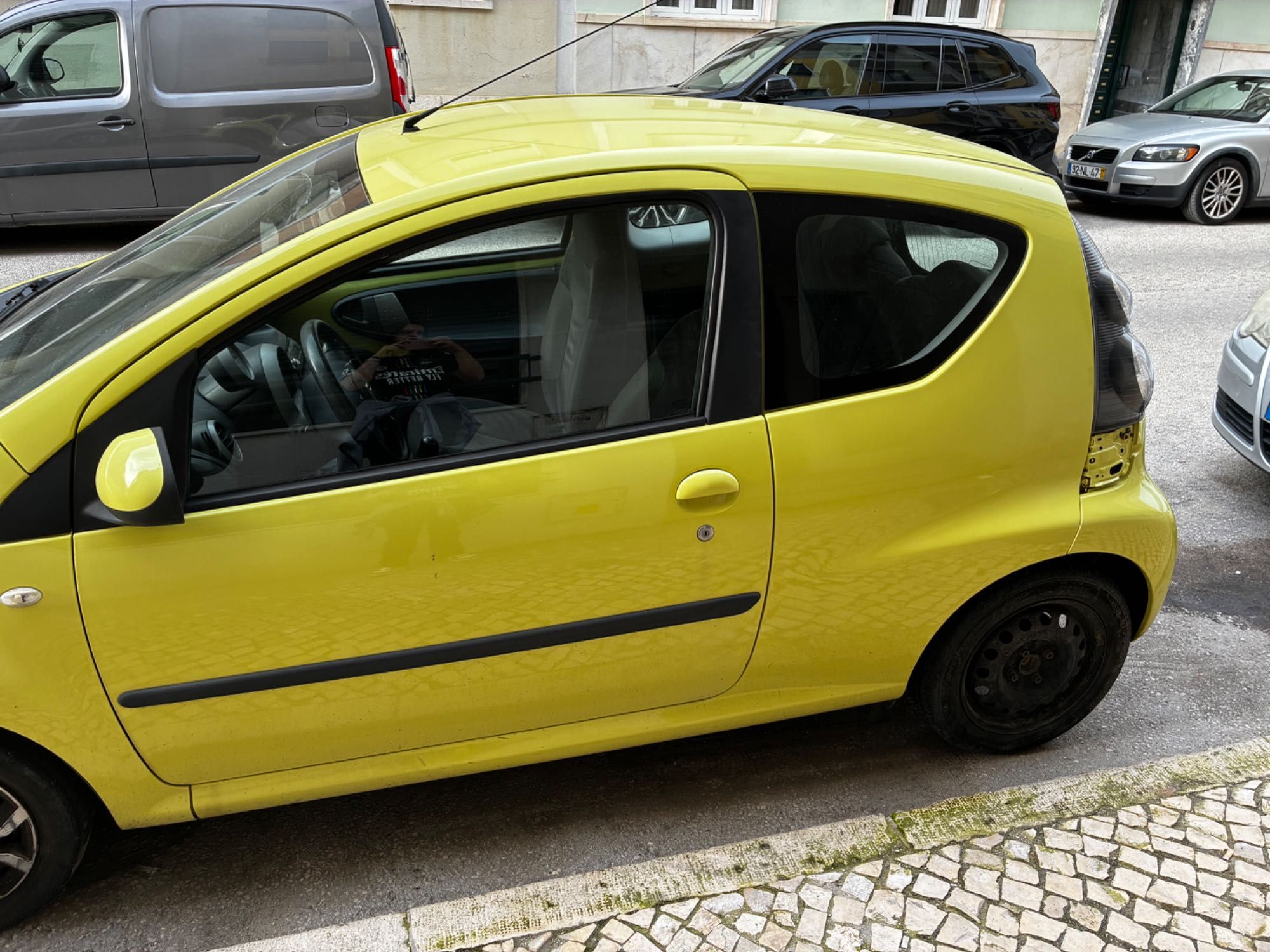 *RESERVADO*.  Citroen C1 amarelo a gasolina