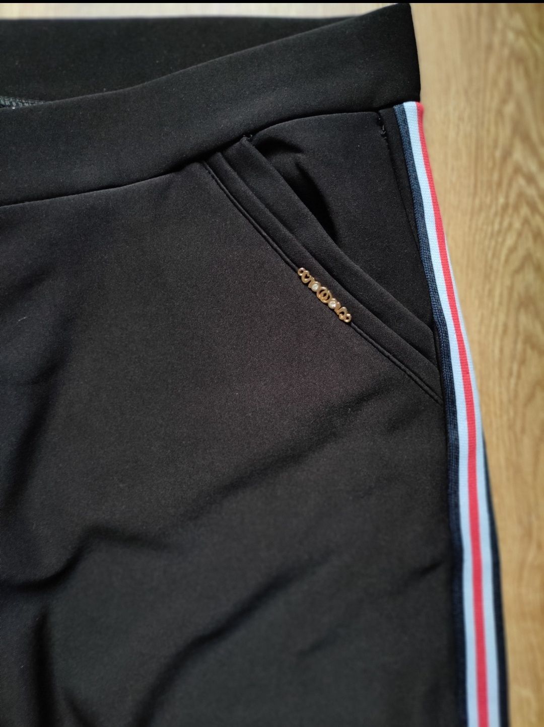 Czarne spodnie dresowe 4-5xl firmy Butik