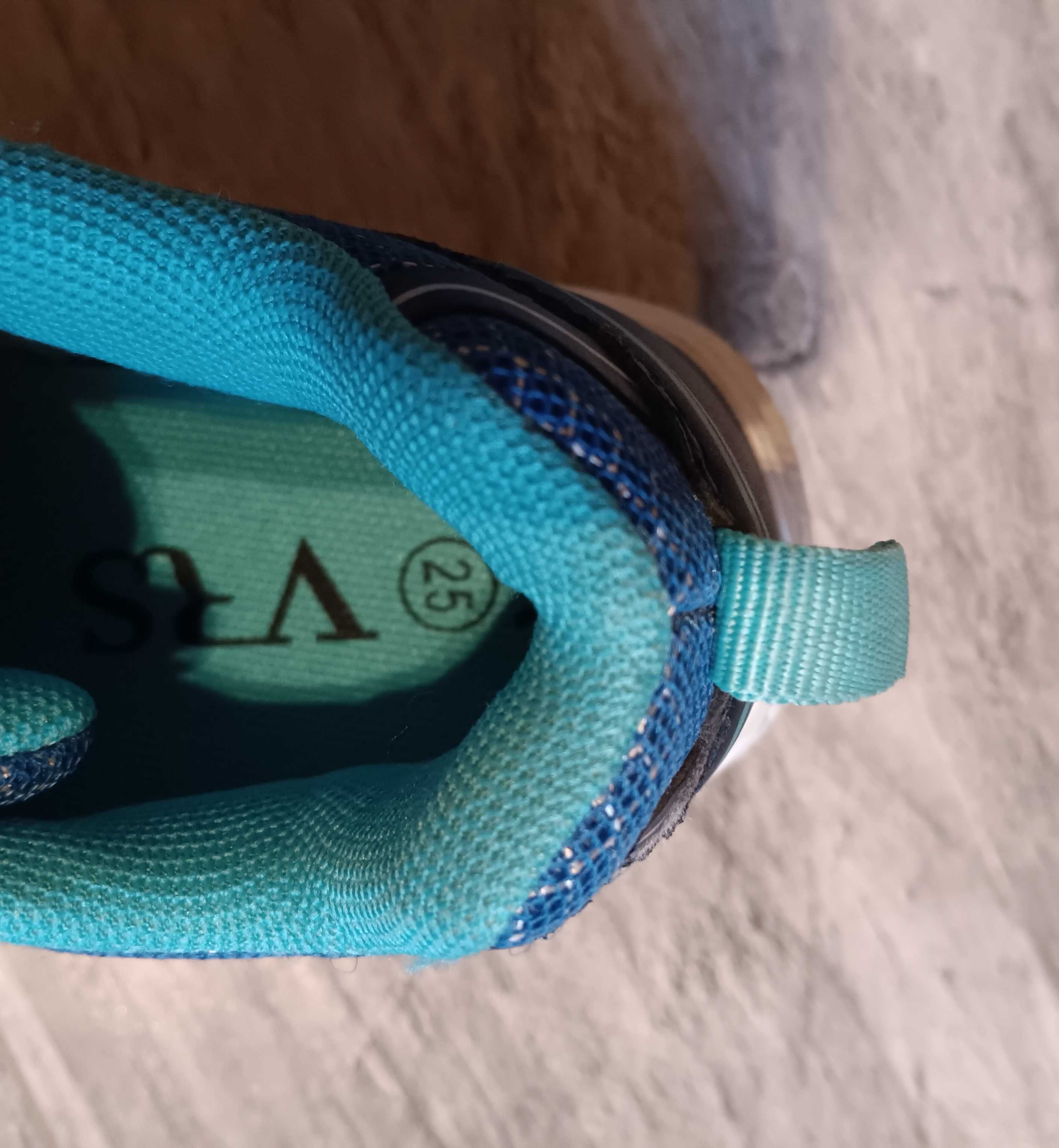 Adidasy buty na rzepy ze świecącą podeszwą jak nowe
