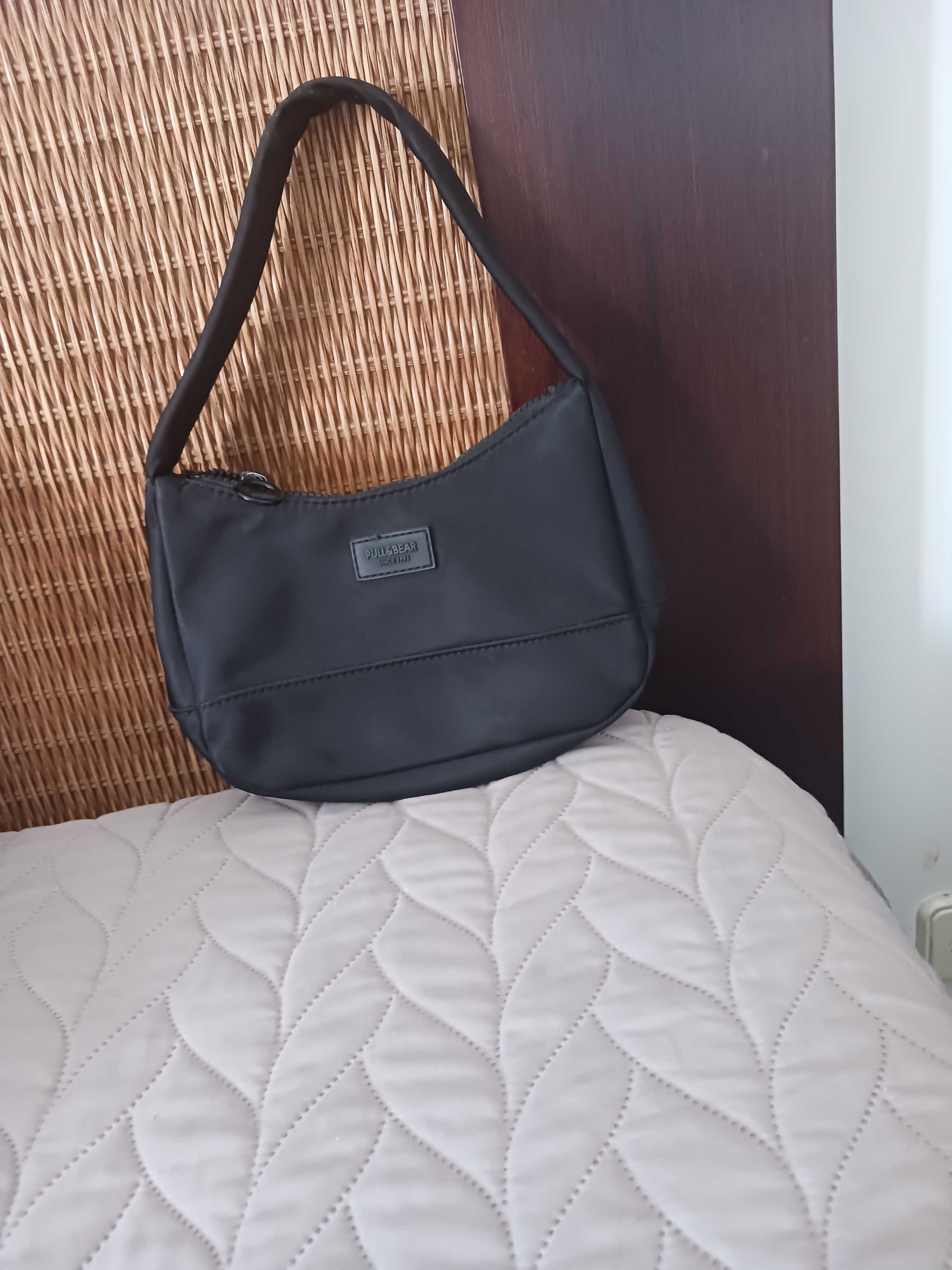 Malinha preta Pull & Bear