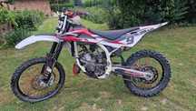 Husqvarna cr 125 ( YZ KX RM )