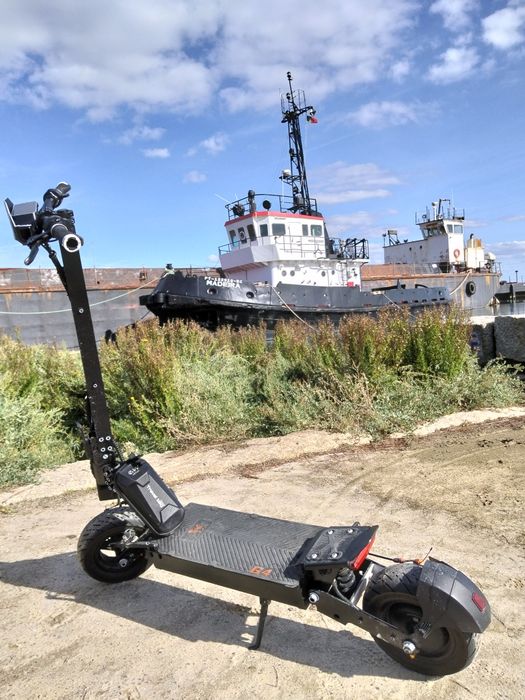 Kukirin G4 black and white