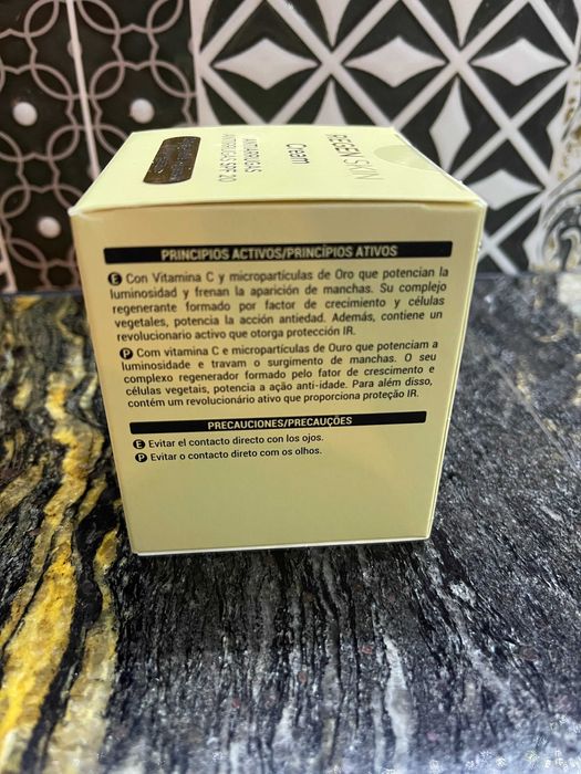 Krem do twarzy na dzień przeciwzmarszczkowy Regen Skin SPF20 .Deliplus