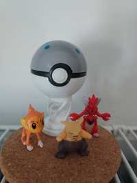 Pokeball z figurkami i karty