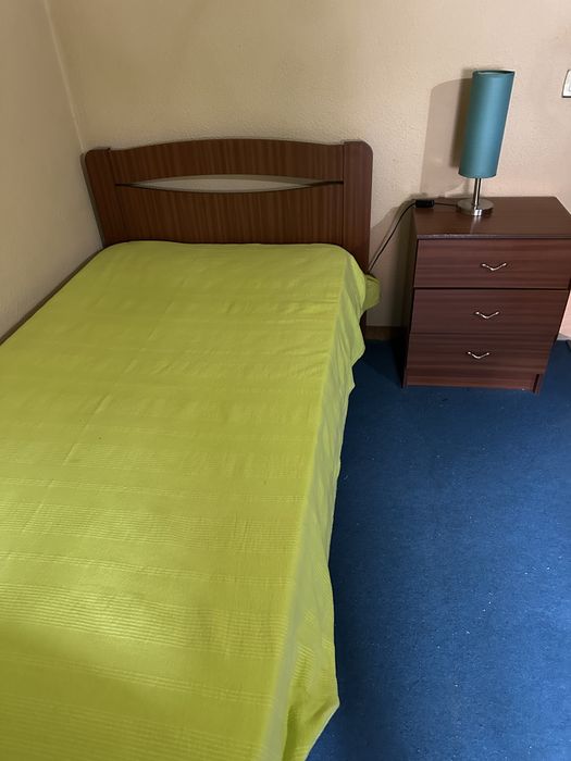 Cama corpo e meio e mesa de cabeceira