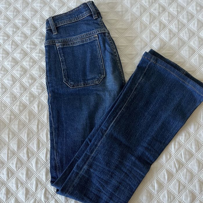 Calças de ganga à boca de sino