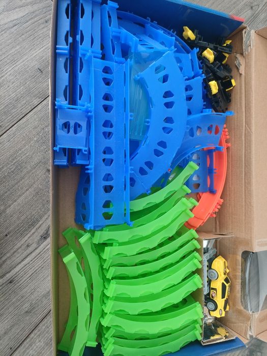 Świecący tor samochodowy