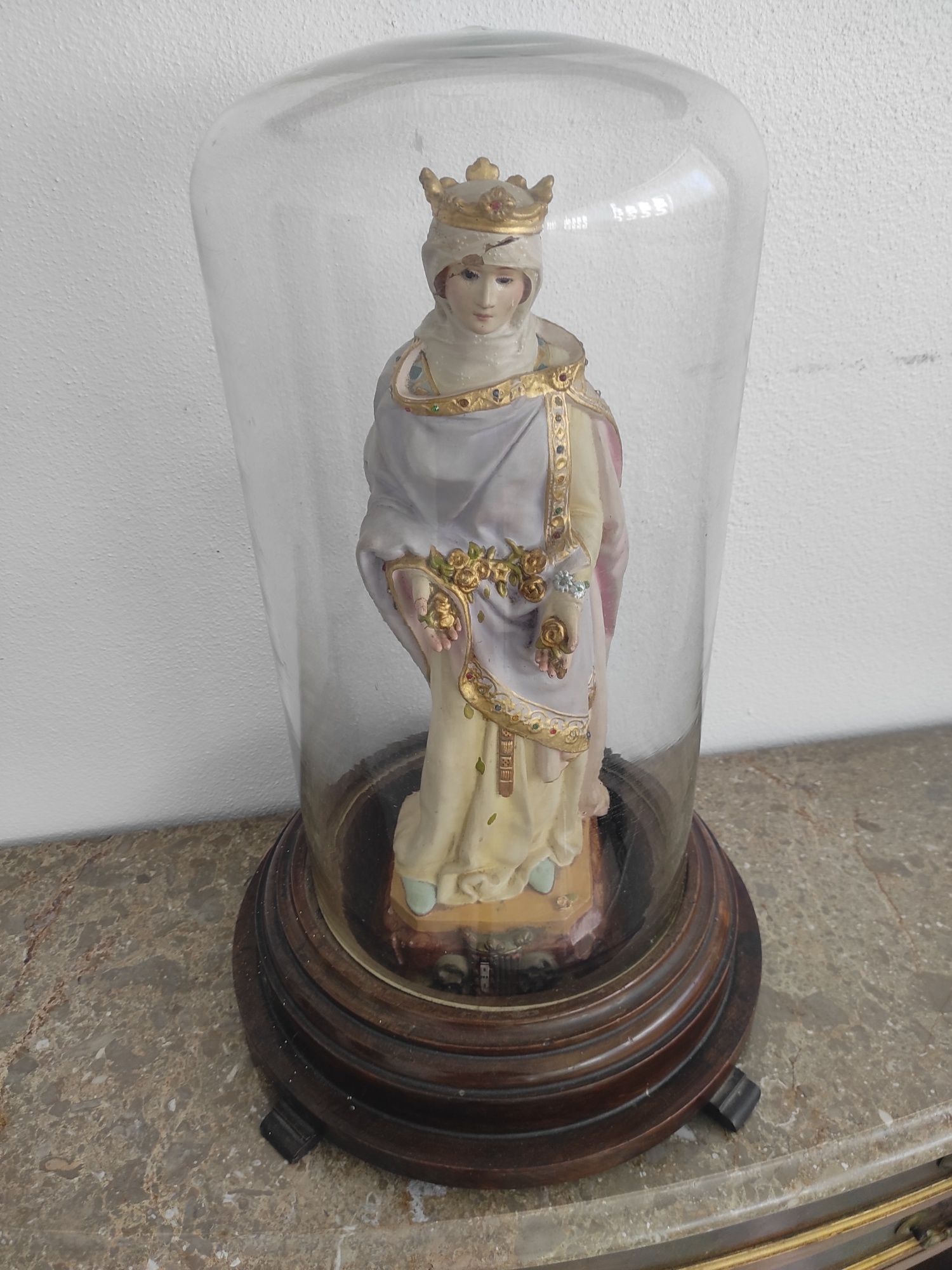 Nossa Senhora, com cúpula de vidro
