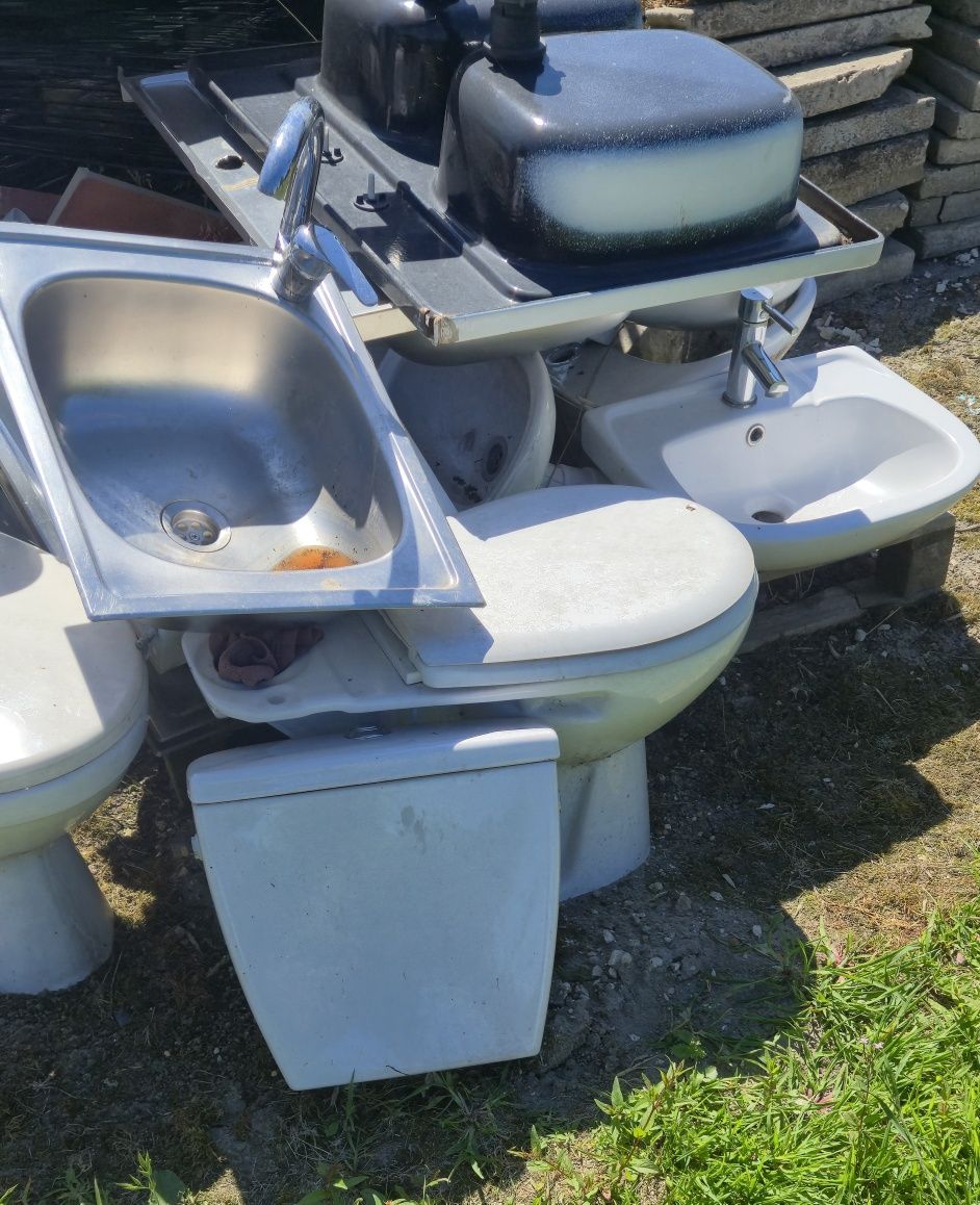 Zlew umywalka WC toaleta