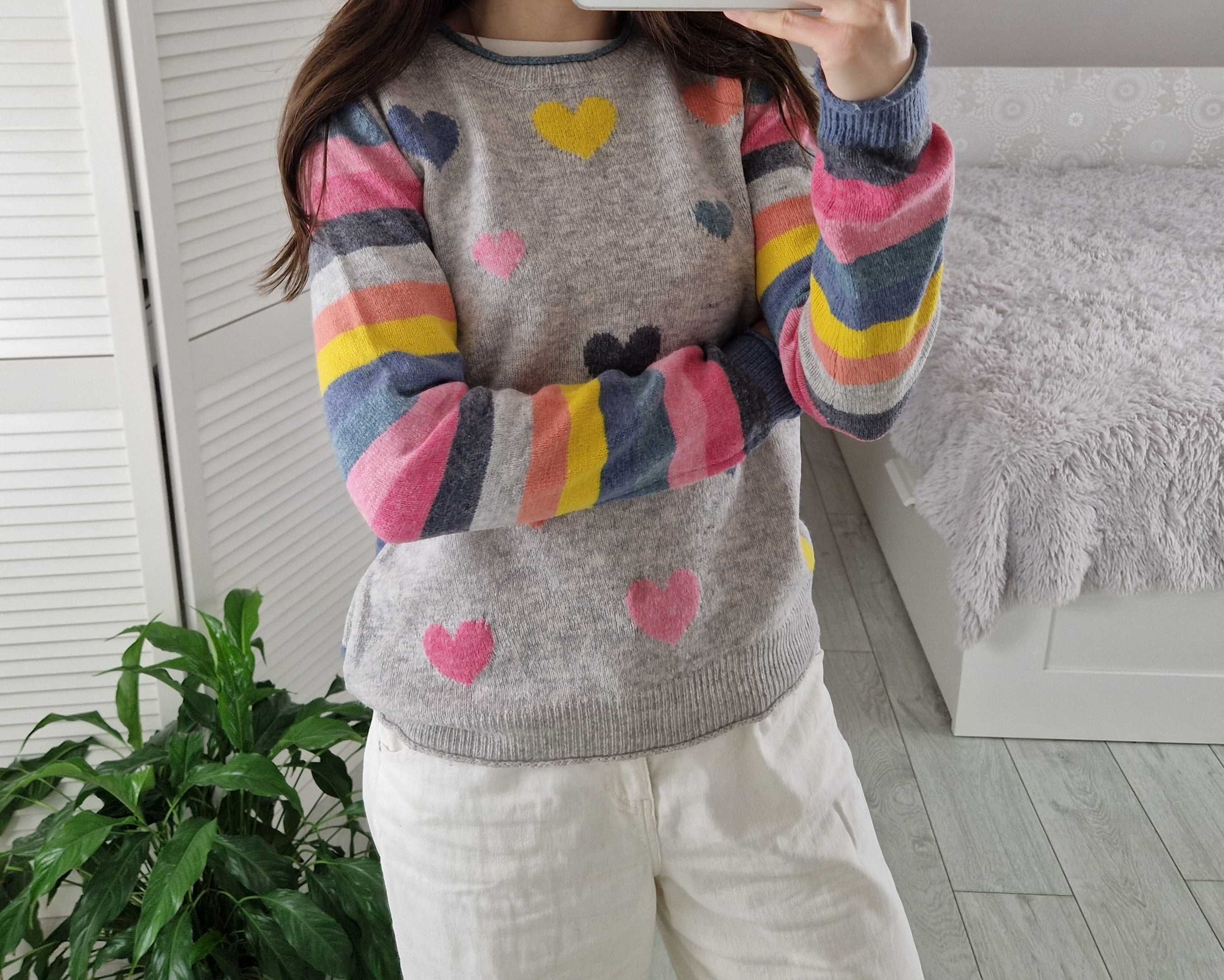 Szary wełniany sweter w kolorowe serca paski 80% lambswool 20% nylon M
