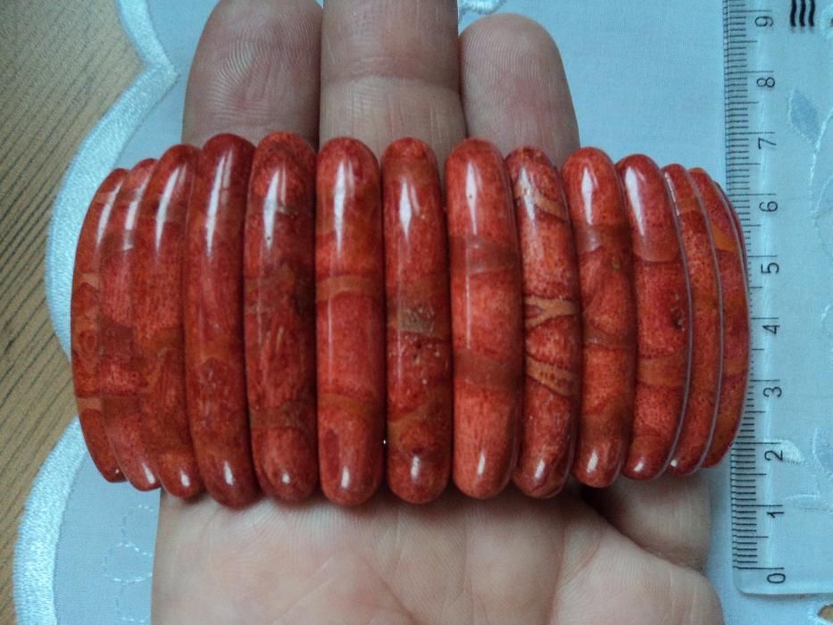 Bransoleta z czerwonego korala