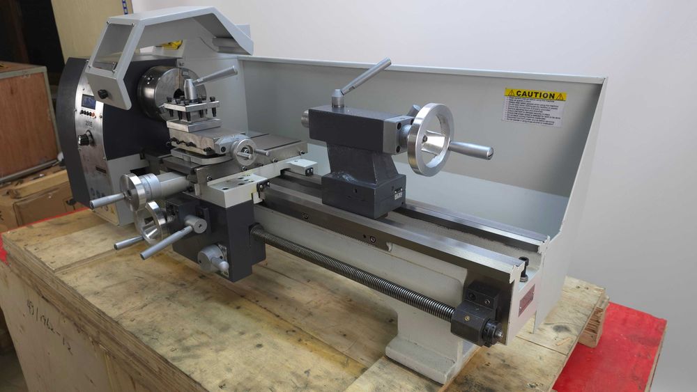 Токарно-винторезный станок по металлу 250Е JPAuto Industrial 600мм