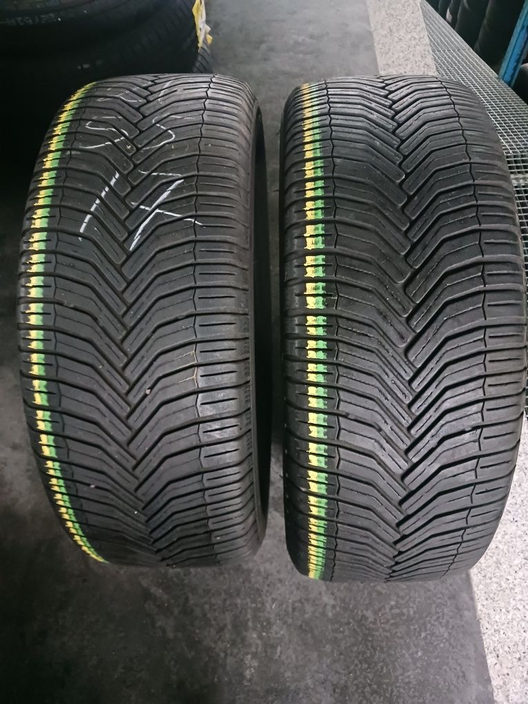 Vendo pneus semi-novos 215/55/17 Michelin