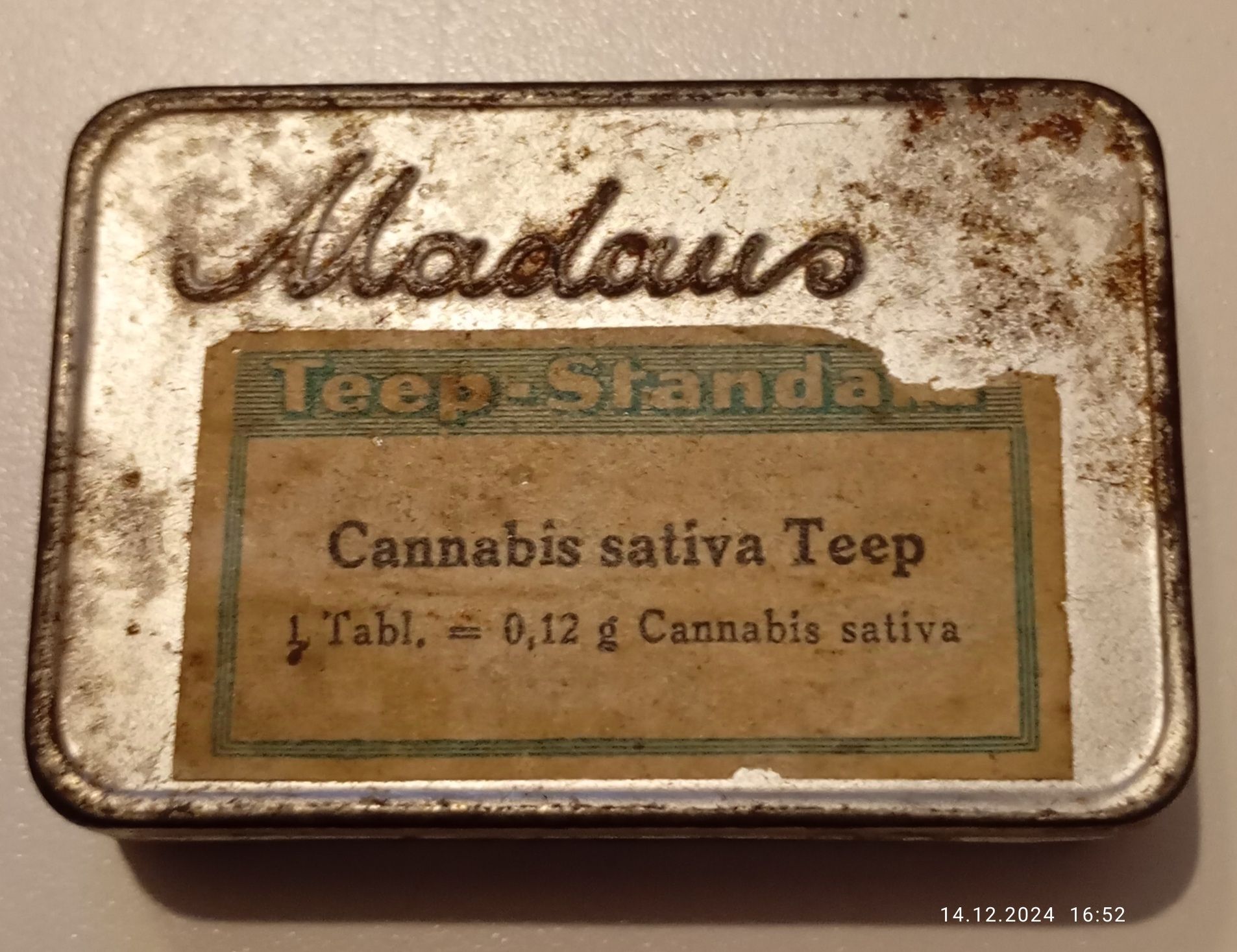 Stare Pudełko na Cannabis