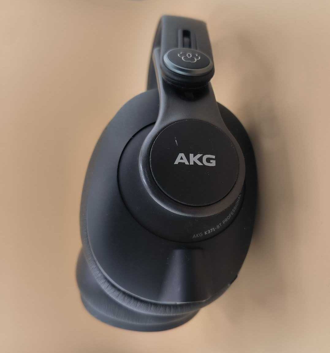 Студийные закрытые наушники AKG 371 -BT c с полным комплектом