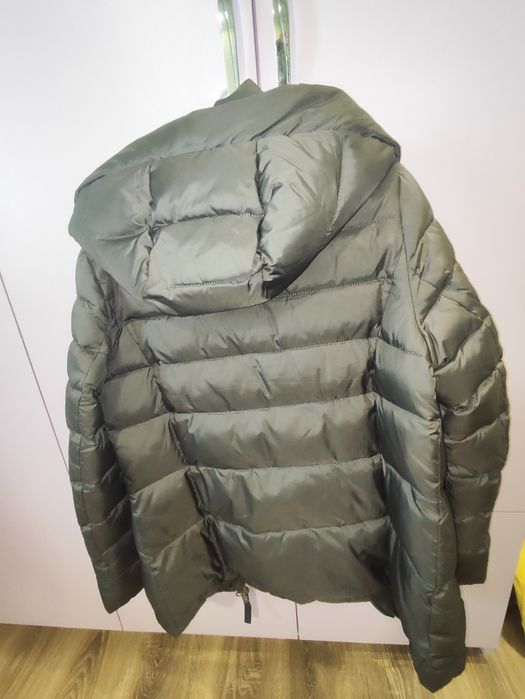 Продам бу зимову куртку, на халофайбері з капюшоном, розмір С-М