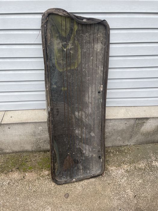 Продам заднее стекло с подогревом от Газ 2410