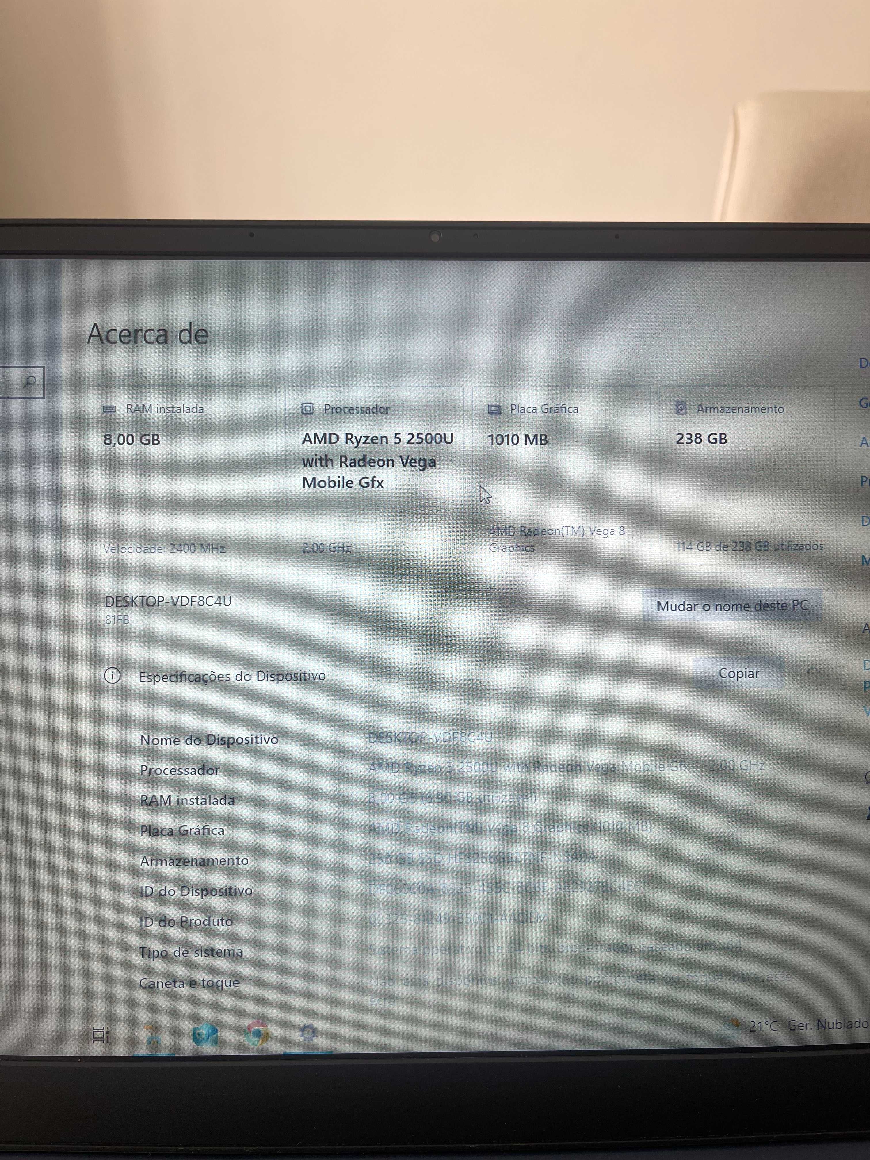 Portátil Lenovo 15.6" AMD R5 2500U, 8GB RAM, 256GB SSD, Windows 10